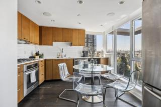 Cityview Yaletown Condo with AC and Balcony near Seawall for 4 - 4