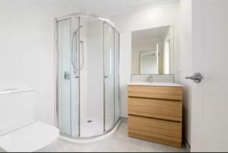 Two Bedrooms With Two Bathrooms - Hamilton - 1