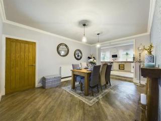 -- Huge -- 5-bedroom home & Private Gym by Tailored Accommodation - 8