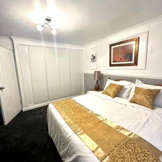 The Robin - Luxury 2 Bedroom apartment with garden and parking in Greater London - 1