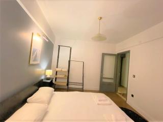 Central Apartment with 3BR, Lift, AC, Cihangir - Istanbul - 8