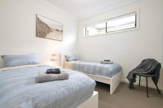 No Stairs Dbl Garage Aircon Woodville North - 1
