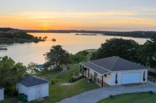 Lake Travis Lakefront Retreat - Hot tub - Boat Ramp - Lakeside Parks - Lago Vista - 2
