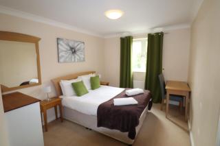Comfortable 2 Bedroom Apartment in Bracknell - Bracknell - 0