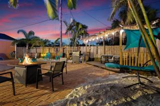 Coastal Villa W Amazing Courtyard - Splash Pad! - 8