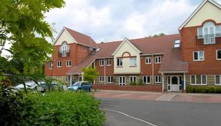 Spacious Two Bedroom Apartment in Bracknell - Bracknell - 0