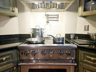 Mountain View Estate Forest Hot Tub Full Arcade - 3