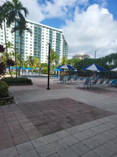 Luxury Beach & City View Condo 5 min walk to beach - 8