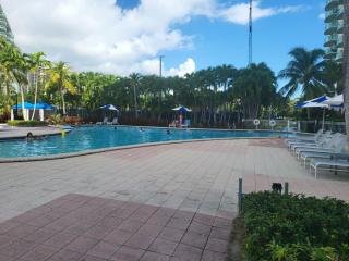 Luxury Beach & City View Condo 5 min walk to beach - 4