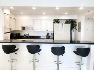 Luxury Beach & City View Condo 5 min walk to beach - 5