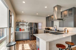 2 Mi to Dtwn Home with Private Pool in Sacramento - 8
