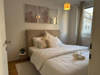 2BR, Danube, Balkon, Central, U6 & S-Bahn - Axara Housing BRN 38 - 1