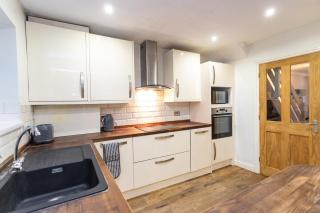 Stylish, 5BR House, 6BD, Contractor Stay, Discounts, Parking - 6