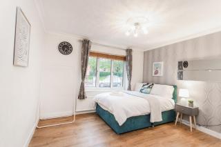 Modern 5-Bed Home, Families & Groups, Guests 6, Parking, Fast Wi-Fi - 7