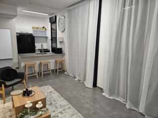 Modern 2BR by Azrieli & Sarona - Tel Aviv - 2