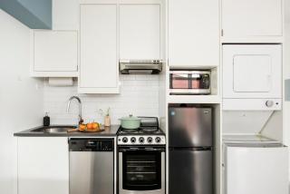 ~The Lillian~ Downtown / Skyline / Cozy - 9