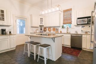 Historic Gem 4 BR with POOL walk to all hotspots - 4