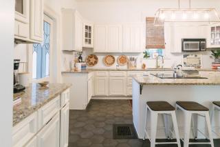 Historic Gem 4 BR with POOL walk to all hotspots - 3