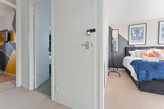 Spacious 4-Bedroom Home, Sleeps 6, Family-Friendly, Secure Parking - 8