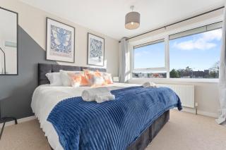 Spacious 4-Bedroom Home, Sleeps 6, Family-Friendly, Secure Parking - 1