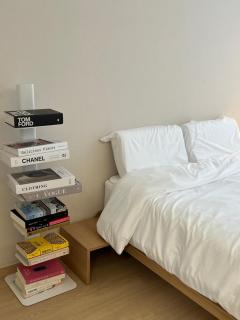 Clean&White Interior Apartment near Magok, Gimpo Airport, Magoknaru station - 3