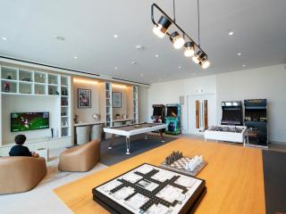 Modern Neoclassical 1BR - Berkeley Place Dubai - 4