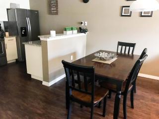 3 Bedroom Townhouse In Luxury Resort, Sleeps 8, 10 Min To Disney! - 1