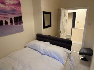 Oswaldtwistle Spacious 3 Bedroom Two Bath - 4