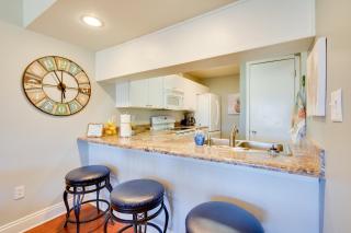Nautical Edgewater Resort Condo - Walk to Beaches! - 2