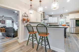 Expansive Georgetown Home with Decks and Fire Pit! - Georgetown - 4