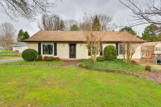 Cozy Home with Fenced Yard Less Than 1 Mi Downtown Matthews! - 9