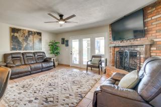 Backyard Oasis and Hot Tub Mtn-View Wickenburg Home - 3