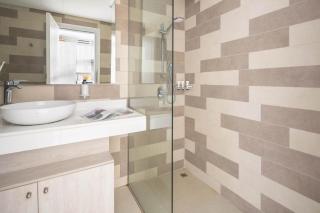 Frank Porter - Seven Hotel & Aprtments - 1