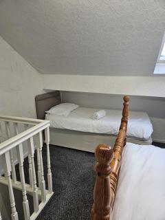 Large Burnley Townhouse - 6