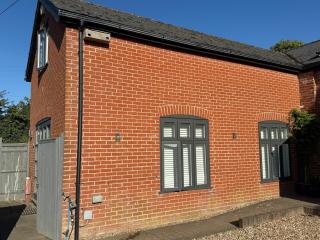 2 Guests - Studio - Ideal for Goodwood & Beach - 1