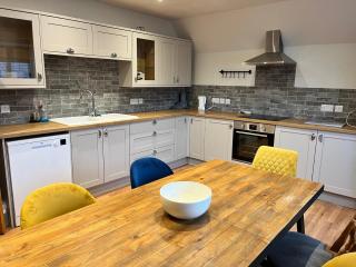 Wheatsheaf Flat - - 7