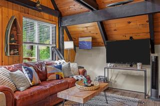 Retro A-Frame Cabin - Hot tub Firepit & Fireplace - 4