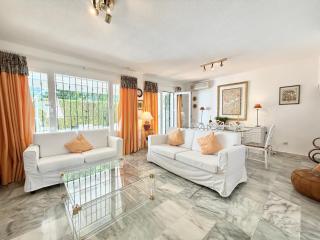 El Capricho Townhouse With Swimming Pool - EaW Homes - 1
