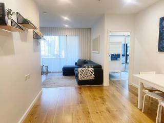 Spacious 3-Bedroom Apartment in Quiet CBD Location - 7