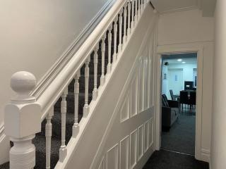 Modern Five Bed Long Stays and Contractors Welcome - Burnley - 5