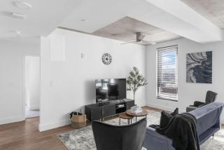3BR Oasis with Skyline Views 12th Floor - Birmingham - 2