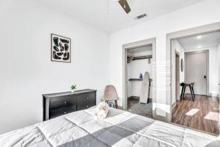 Bright 2BD 2BA Suite Gym and Pool City Center Stay - Fort Worth - 3