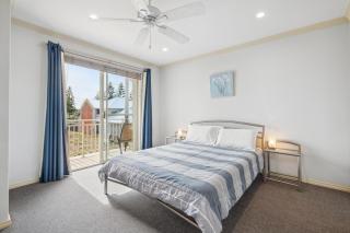 Villa with resort amenities - 4