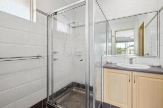 Villa with resort amenities - 3