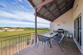 Villa with resort amenities - 2