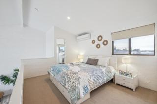 Absolute beachfront villa, Ledge Point - 7