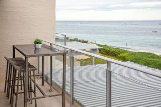 Absolute beachfront villa, Ledge Point - 4