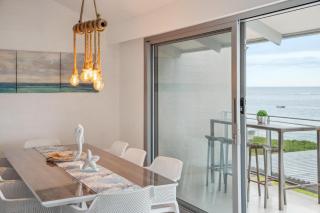 Absolute beachfront villa, Ledge Point - 3