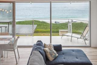 Absolute beachfront villa, Ledge Point - 2