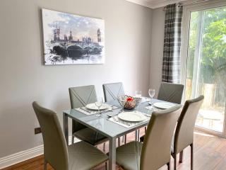 Lovely 3 Bedroom Home with Garden in Luton - 8